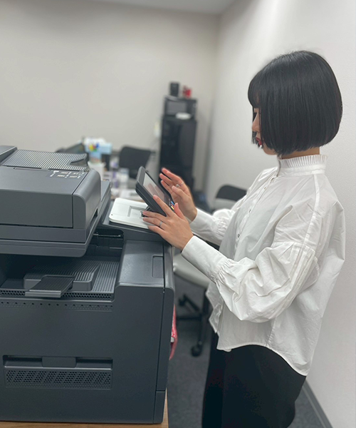 内勤部門の仕事風景